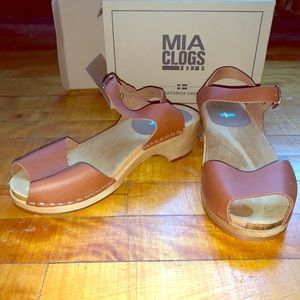 Mia clogs